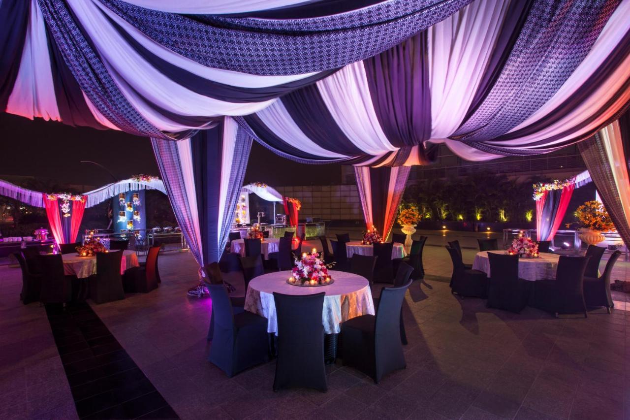 Crowne Plaza New Delhi Rohini By Ihg Hotel Exterior foto