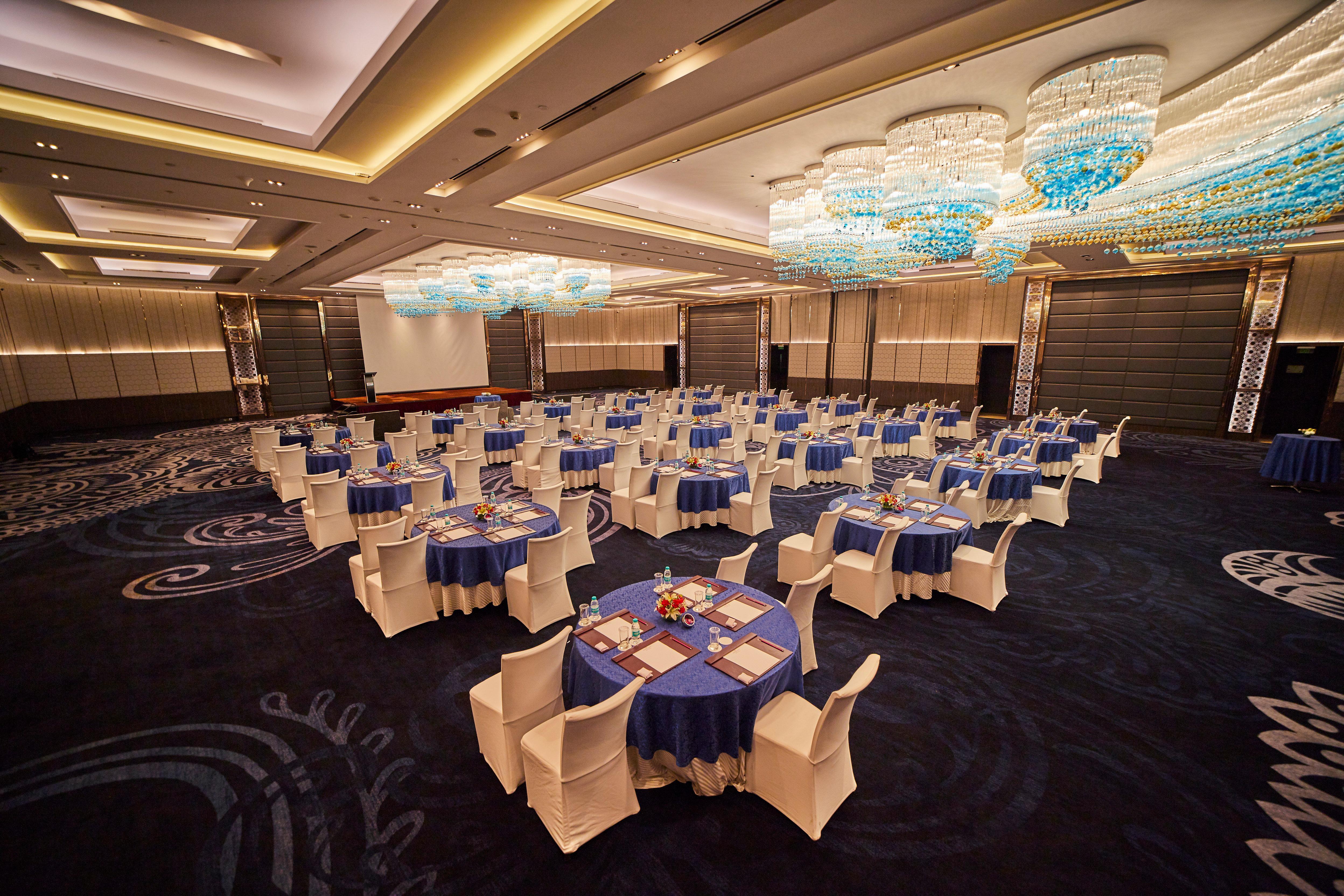 Crowne Plaza New Delhi Rohini By Ihg Hotel Exterior foto