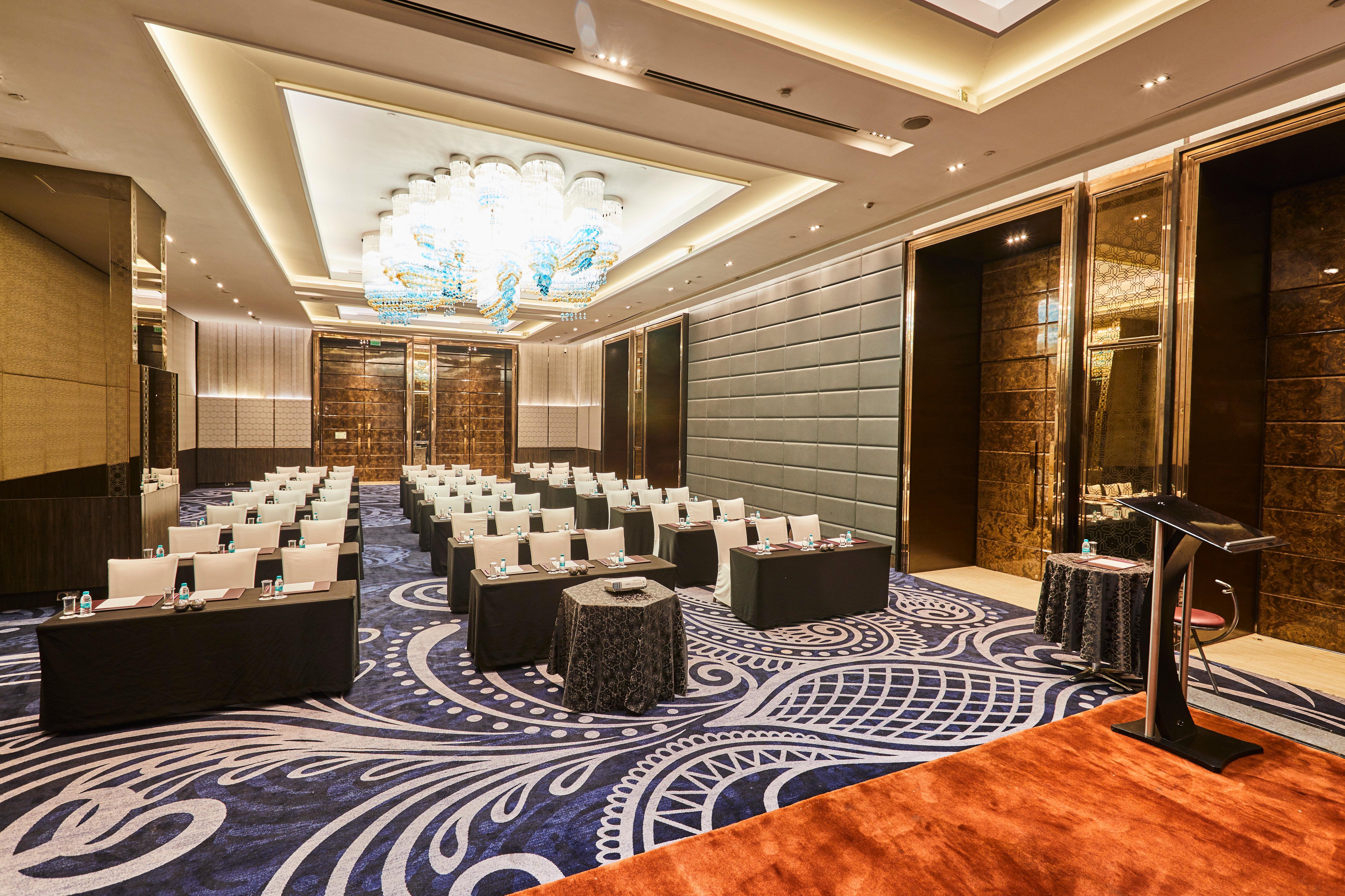 Crowne Plaza New Delhi Rohini By Ihg Hotel Exterior foto
