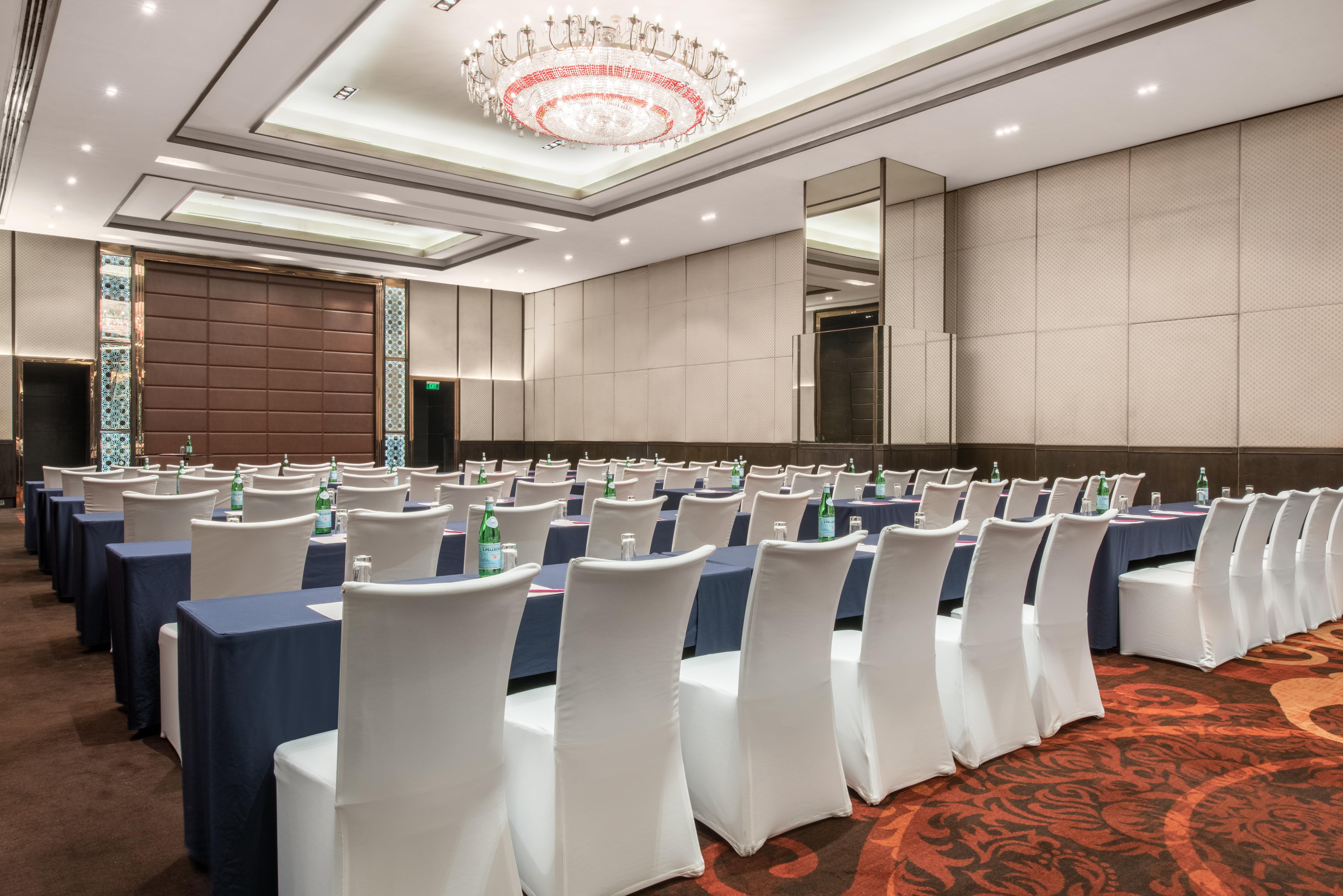 Crowne Plaza New Delhi Rohini By Ihg Hotel Exterior foto