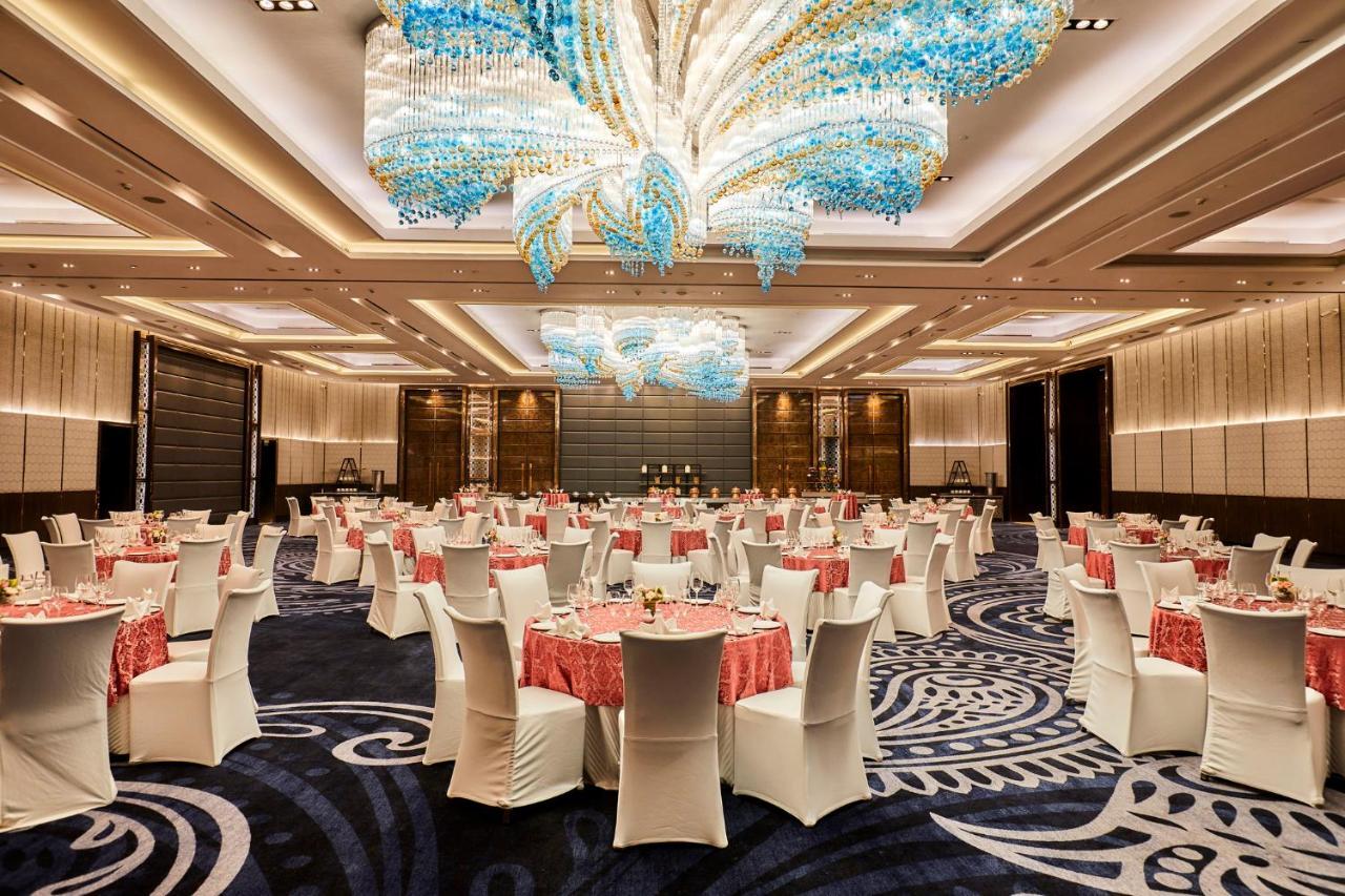 Crowne Plaza New Delhi Rohini By Ihg Hotel Exterior foto