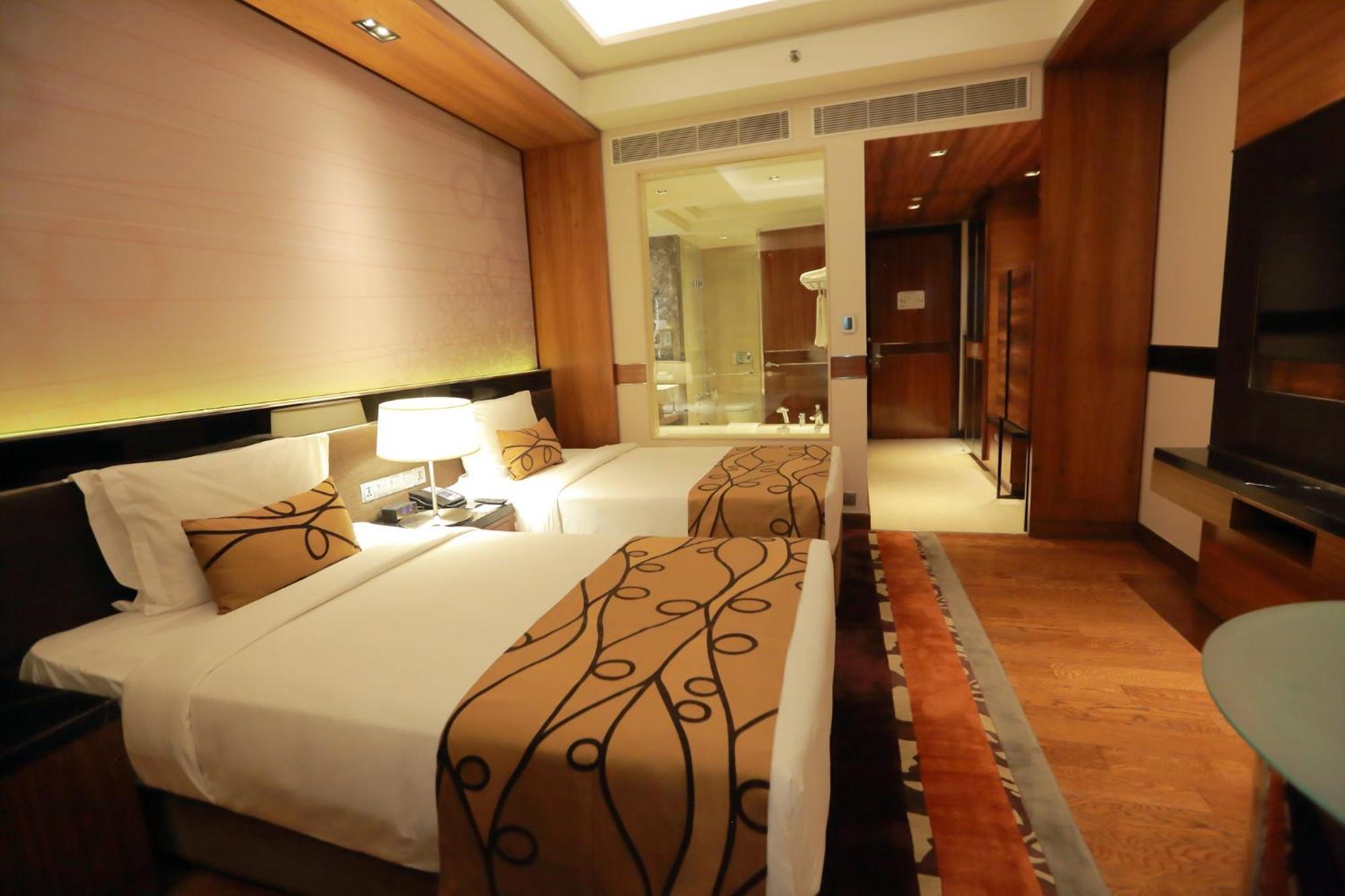Crowne Plaza New Delhi Rohini By Ihg Hotel Exterior foto